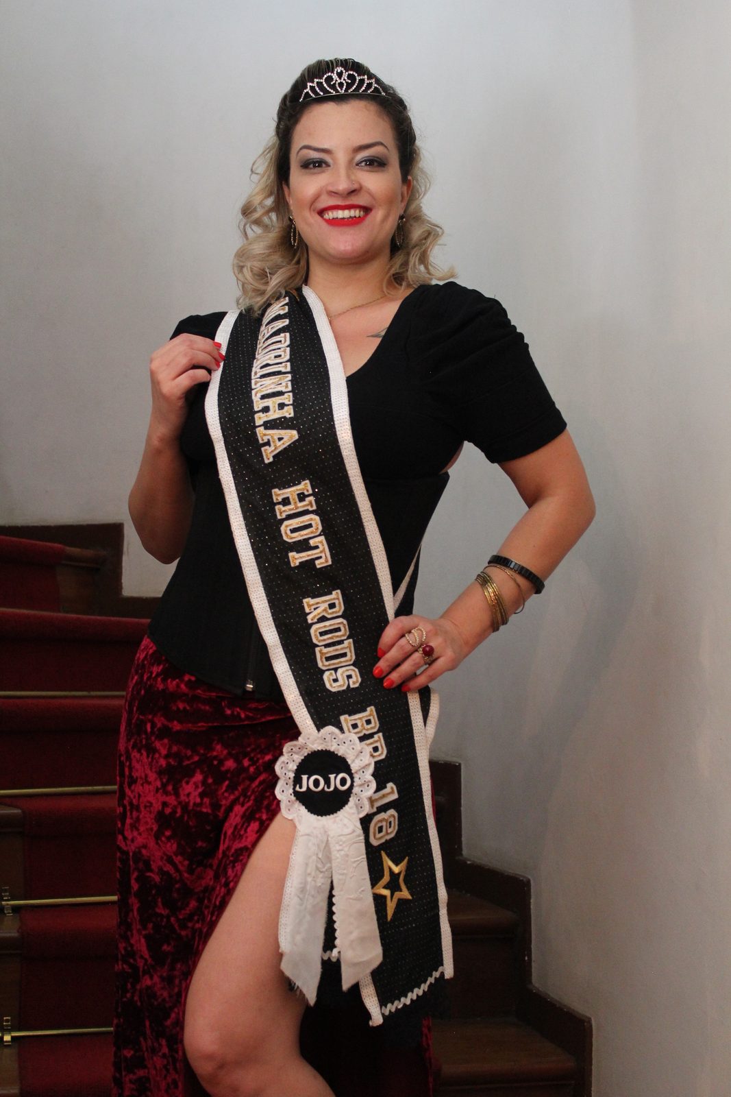 Jordana Donni transformou nostalgia em identidade com a Manifesto Pin-Up
